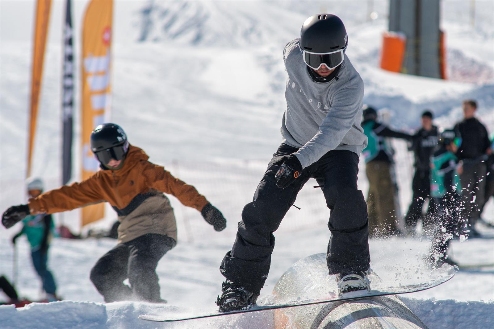 Snowboard action at 4in2out Railjam