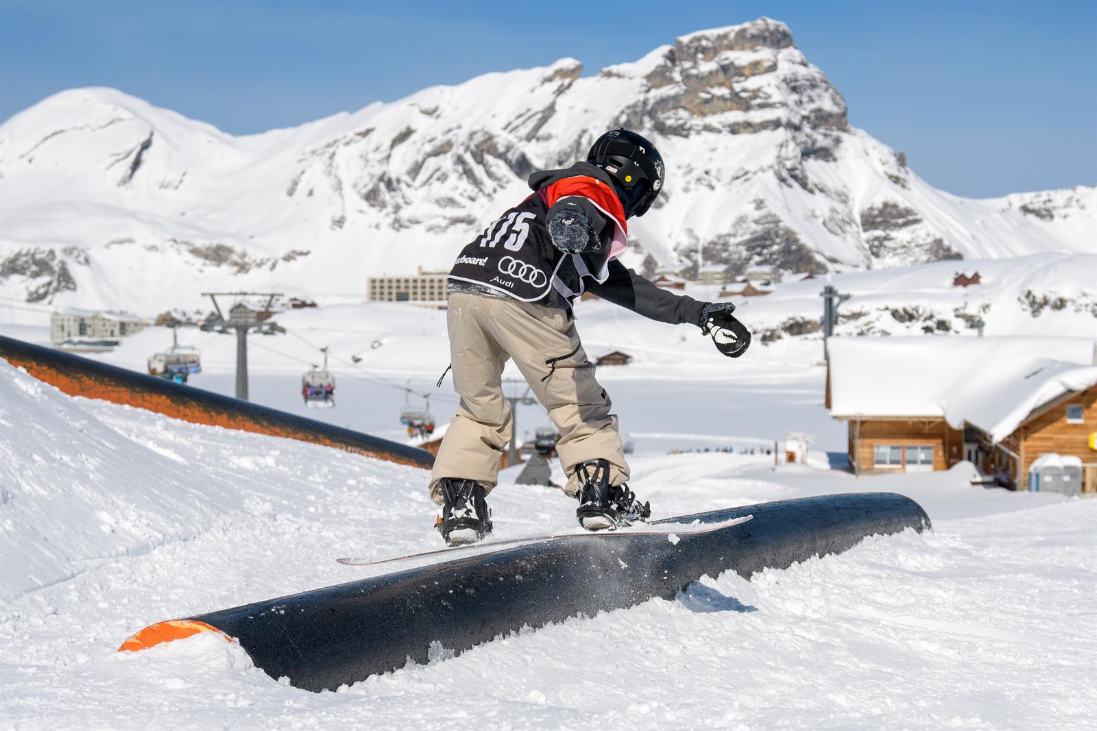 Snowboard action at 4in2out Railjam