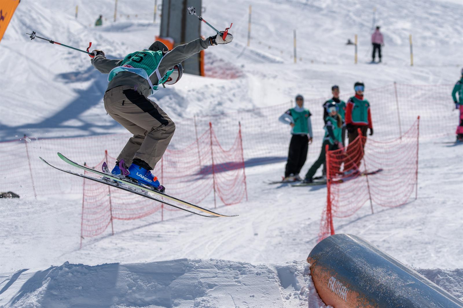 Snowboard action at 4in2out Railjam