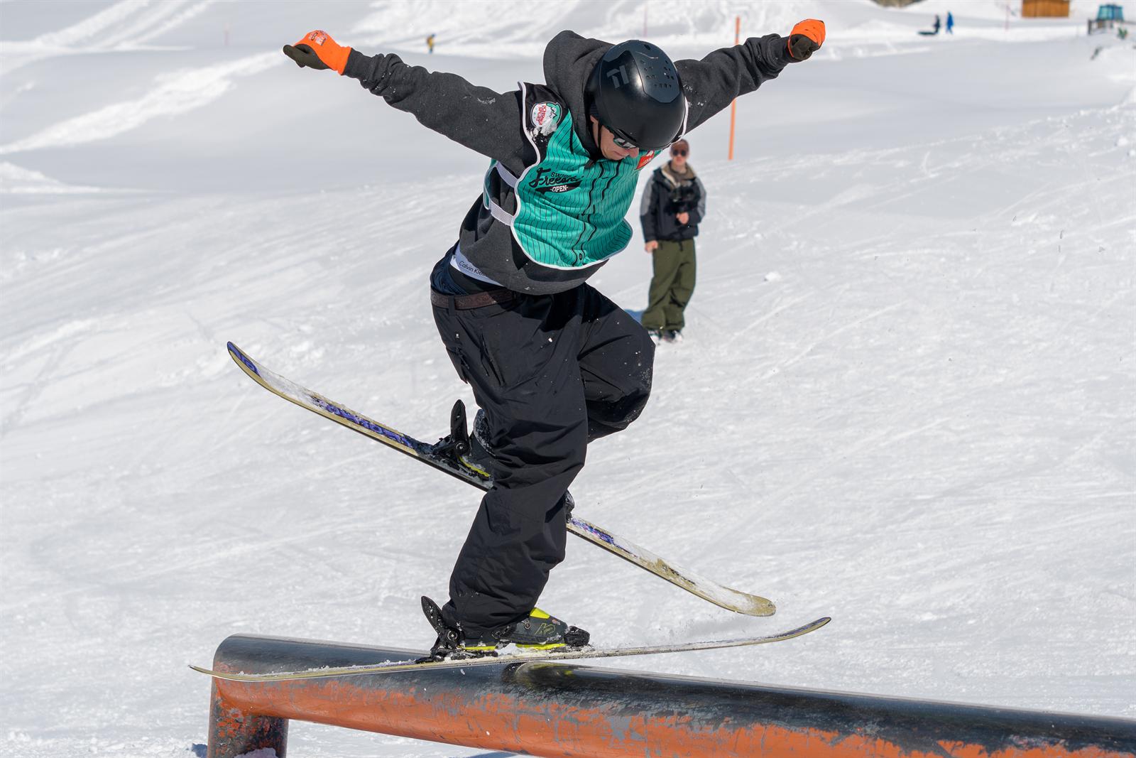 Snowboard action at 4in2out Railjam